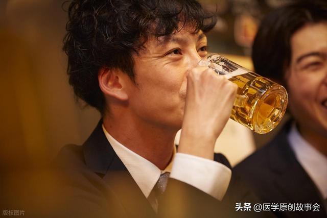 人有没有肝病，看喝酒就知？提醒：有肝病的人，喝酒有这4个异常